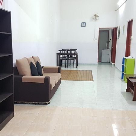 Homestay Budget Lenggong Kampong Ulu Jepai Exterior photo